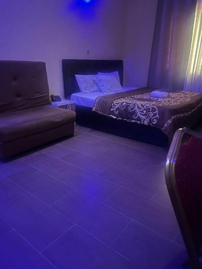 Hotel Adonai Ltd Benin City Bagian luar foto